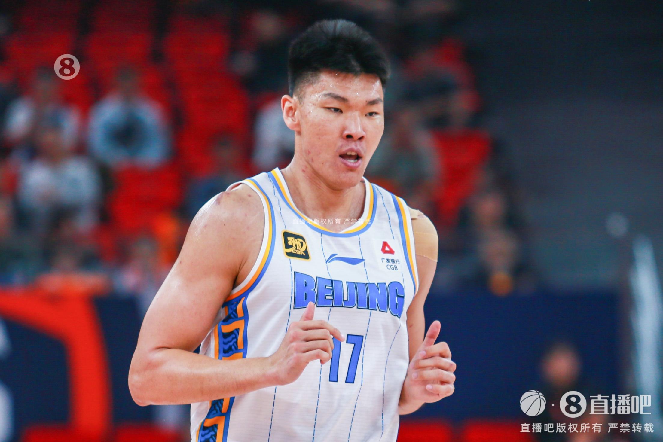 進(jìn)攻端把握機(jī)會(huì)不錯(cuò)！范子銘10投7中貢獻(xiàn)16分3助攻